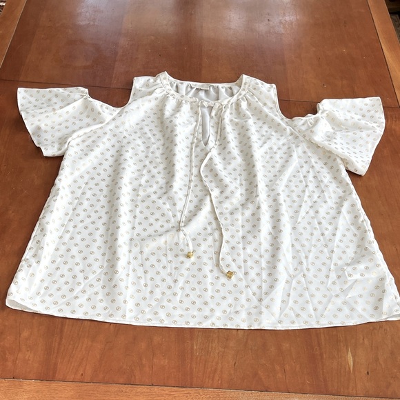 Michael Kors Cold Shoulder Short Sleeve Top in Cream with Gold Foil Accents. - Picture 1 of 10